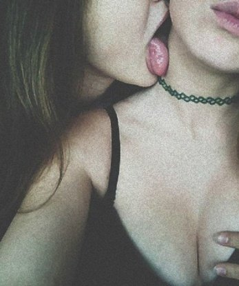 Позволь мне рассказать тебе о себе. У меня есть великолепная фигура, сексуальные губы и нежная кожа. Я горячая и страстная, готовая исполнить все твои фантазии. Мои услуги включают классический секс, оральный секс и многое другое. У меня есть фото, чтобы ты мог увидеть, насколько привлекательна я. Мои клиенты очень довольны моими услугами, и я имею хорошие отзывы. Обещаю, что наша встреча будет незабываемой и полной удовольствия. Жду тебя, чтобы сделать Москву немного горячее 😉. Ярослава